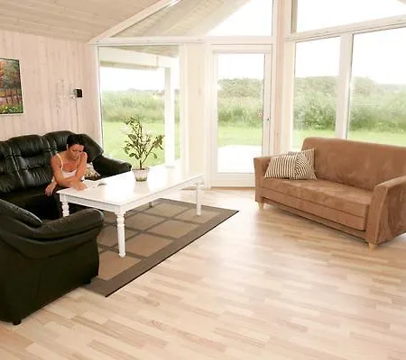 Four-bedroom Holiday In 2 *